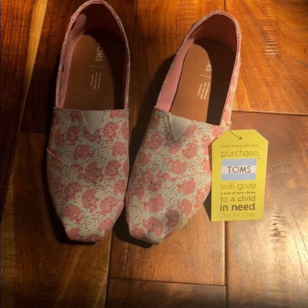 Tom’s Elephant Sprinkle Flats